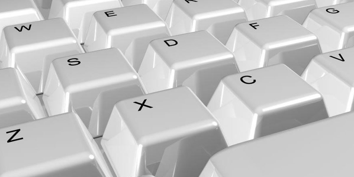 Белые кнопки клавиатуры крупным планом